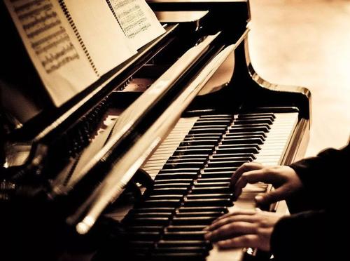 鋼琴技巧中,高抬指該如何練習(xí)